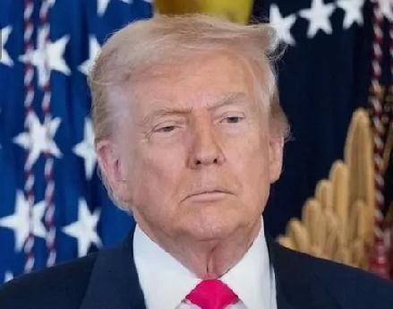 特朗普在证实“己莫为”过去马斯克认为特朗普涉嫌爱泼斯坦案，可该案档案一直未能公