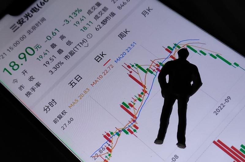 当大多数人还在盯着K线图，揣测今日市场何时才能止跌企稳时，我已经在涨跌起伏之间悄