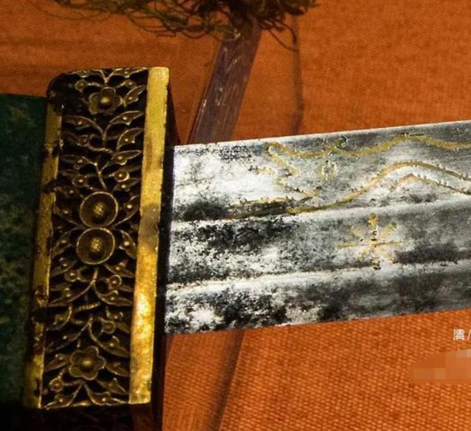 2017年，男子偷祖传宝刀来鉴宝，不料，专家仔细一看，开始直流冷汗，哆哆嗦嗦的问