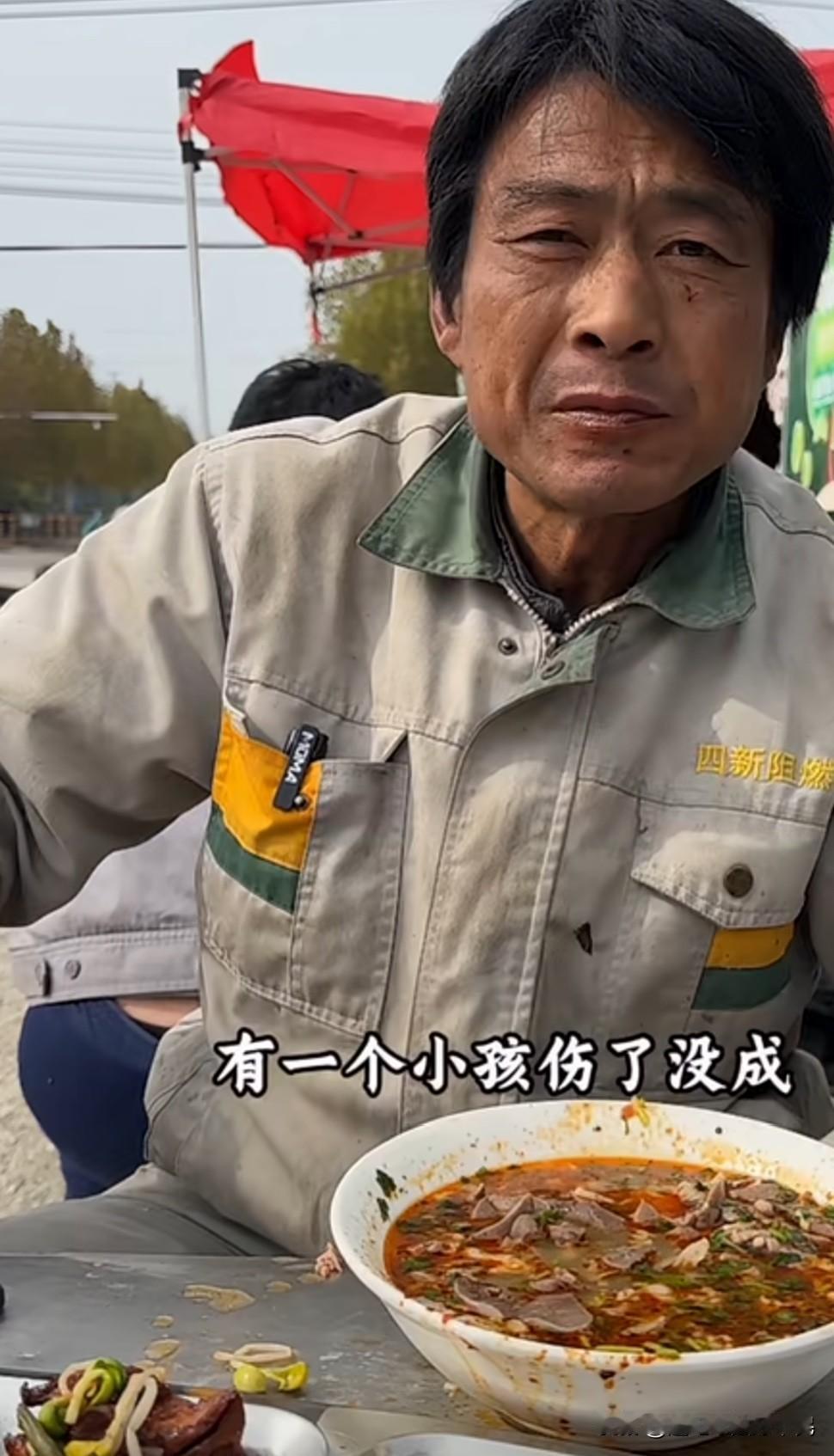 媳妇不能生育后离婚，现在跟老娘俩人一起生活。这个男人说自己现在没有孩子。有一个