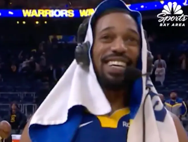 NBA常规赛，勇士击败开拓者。赛后勇士球员丹东尼-梅尔顿接受了记者采访，梅尔顿调