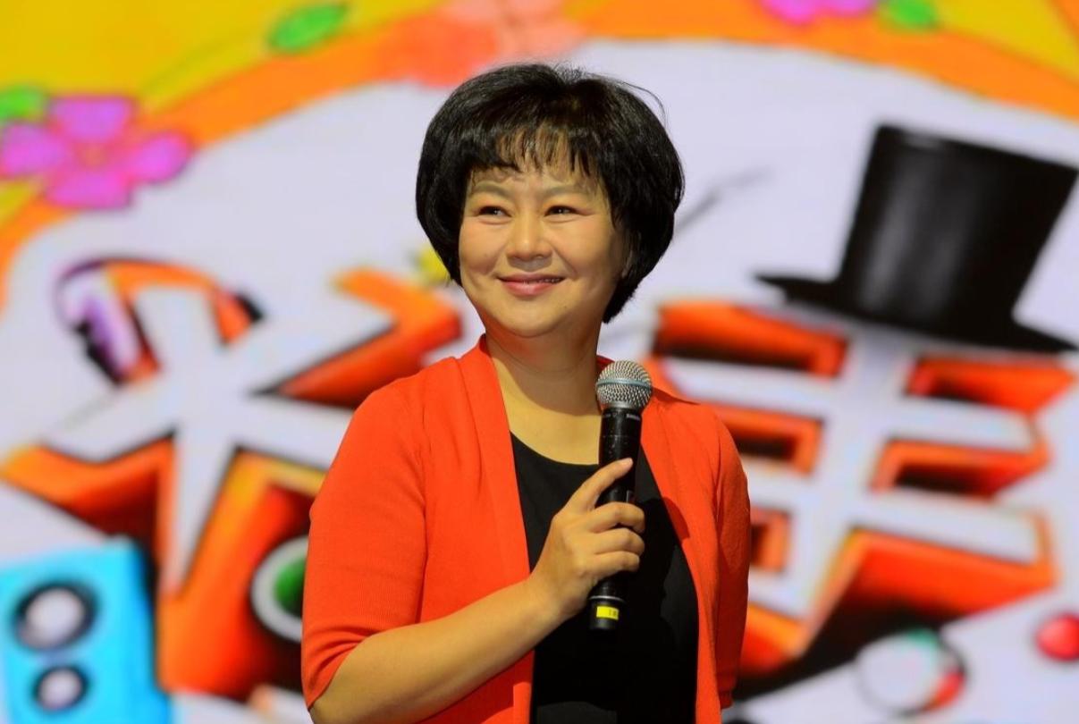 鞠萍5月31日结束42年工作，比退休金更值得聊的是她把告别留给了儿童节鞠