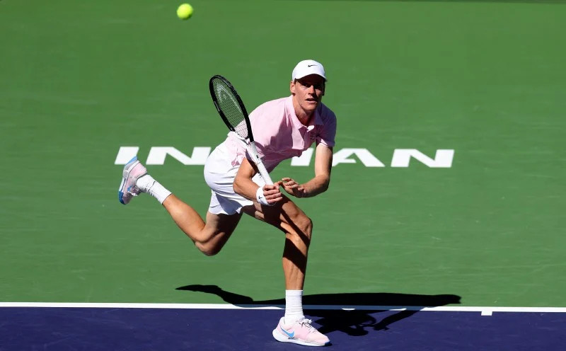 辛纳直落兹维列夫的半决赛之战，也是一场TeamHEAD的内战。辛纳六连胜兹维列