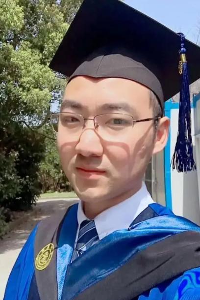 2018年，上海交大年仅29岁硕士罹患白血病，多次治疗无果选择放弃，临终前两大遗