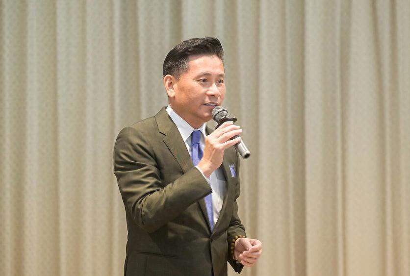 台北市长蒋万安、台北议长戴锡钦今天共同出席记者会，戴锡钦受访时坦言，了解蓝营党籍