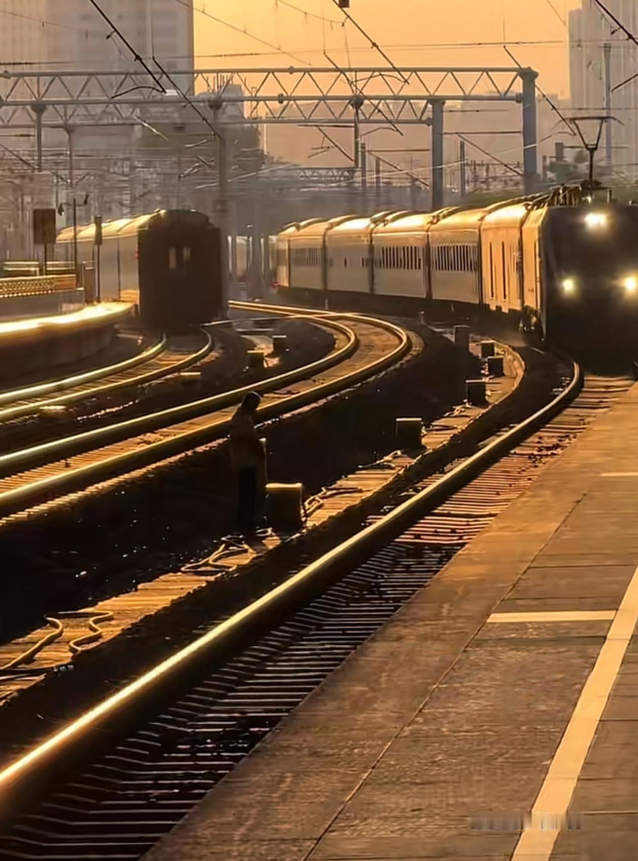 【贵州交通爆发！未来5年这些铁路开工，贵阳到广州更快了🚄】重磅消息！贵州铁