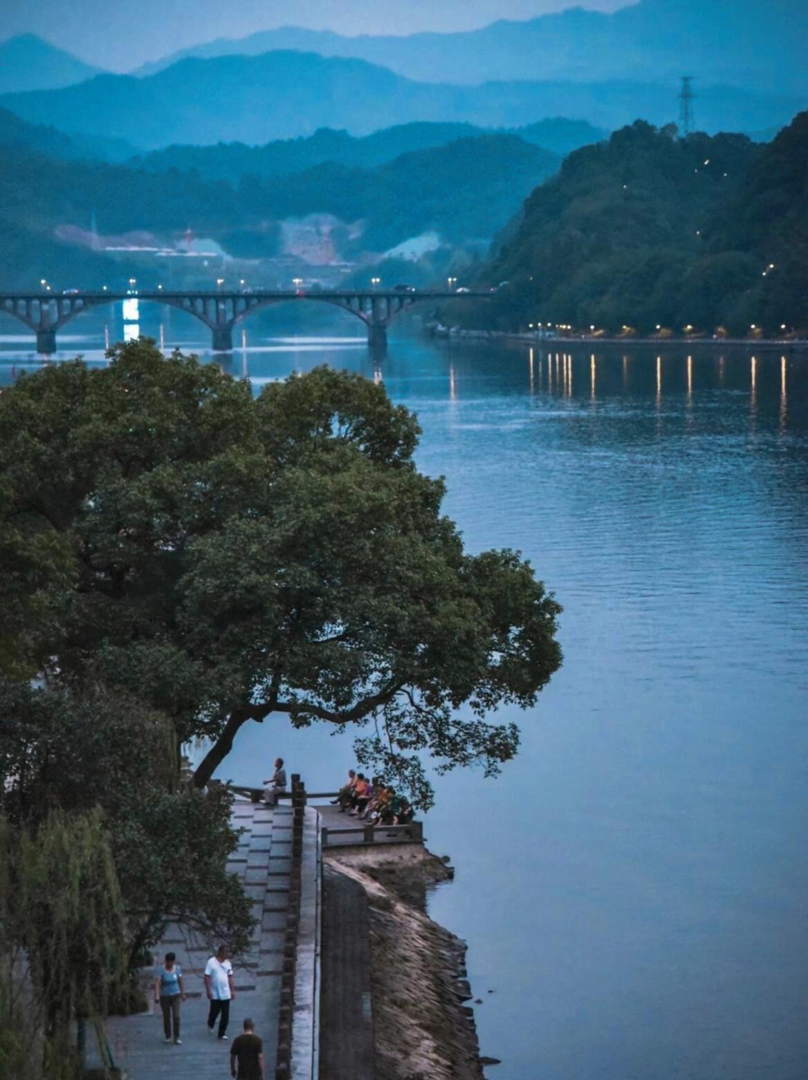 太神奇了!浙江这条贯通山海的大江，上游新安江、中游富春江、下游钱塘江，同一条水系