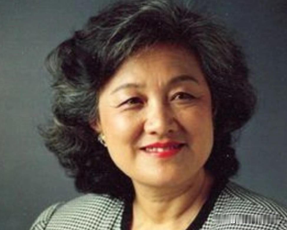 章含之日记揭秘：毛主席外交从不用唇枪舌剑真高明。毛主席会见外国元首，从来不跟人争