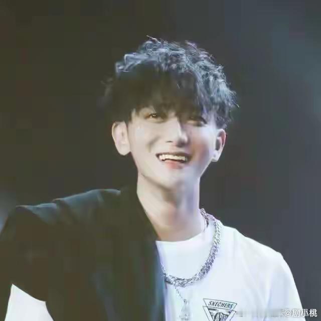 1.黄子韬做生意真的是全凭运气，做事都是想一出是一出，只要觉得这个项目可行就立刻