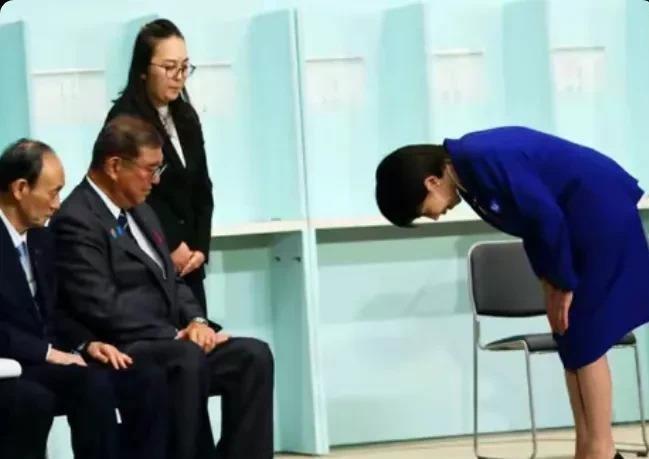 8月21日，日本前首相石破茂在东京一场演讲里点名批评现任首相高市早苗，直言现在的
