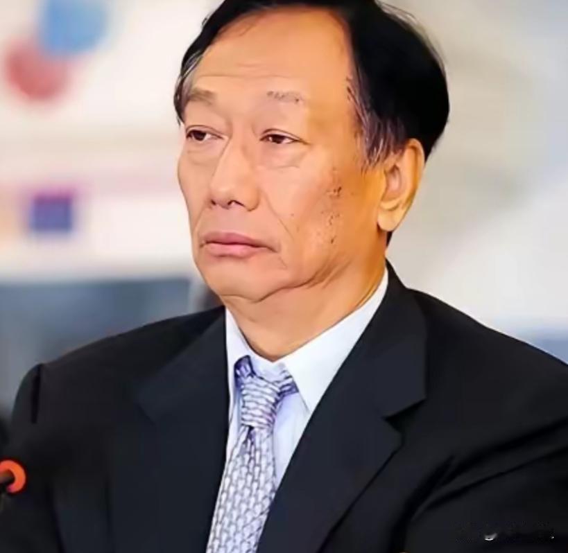 郭台铭变了？11月14日，郭台铭在台北一场企业家闭门会议上直言：“凡是失去大国支