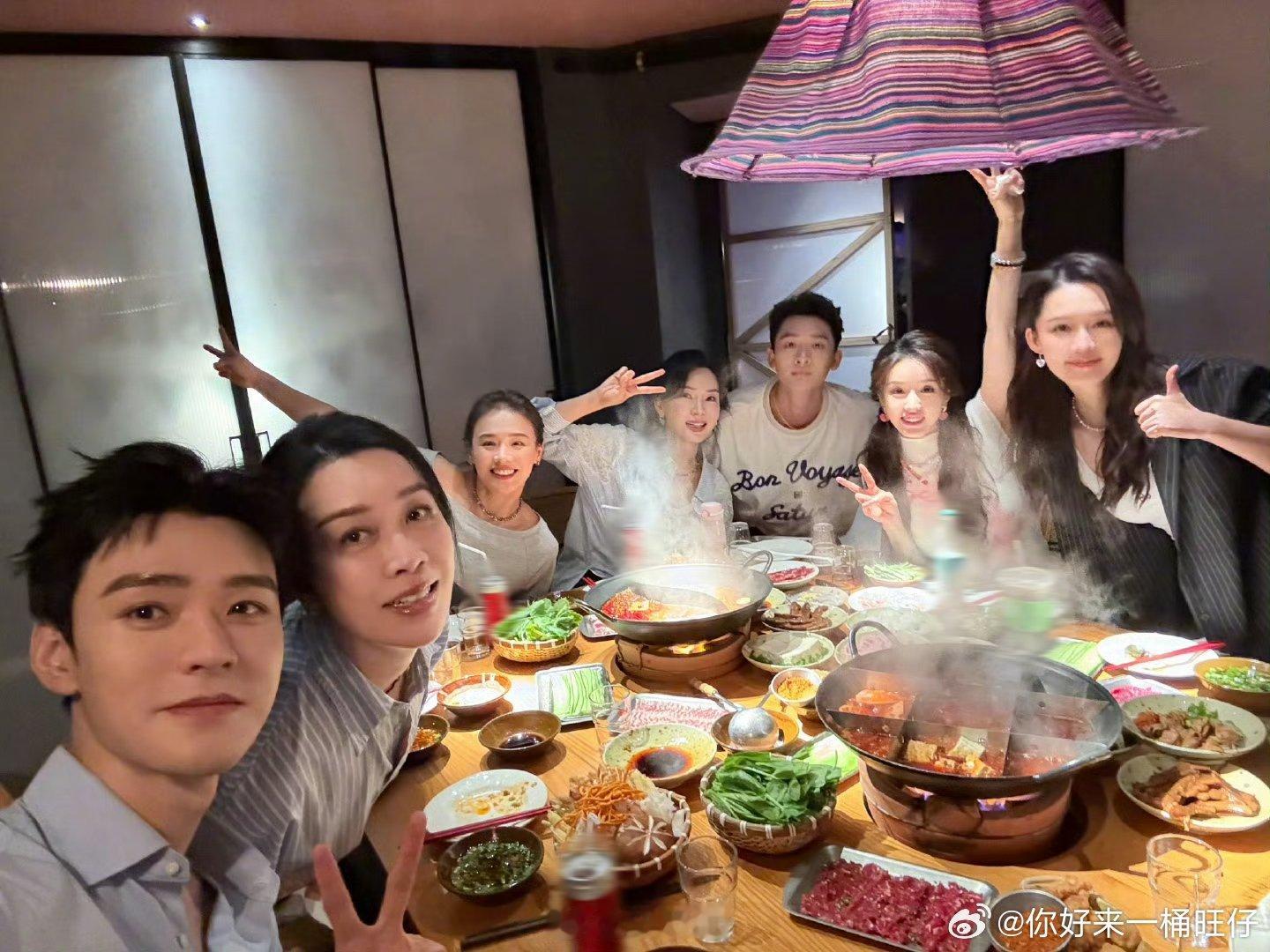七老童心火锅聚餐七老童心火锅合照七老童心火锅聚餐​​​