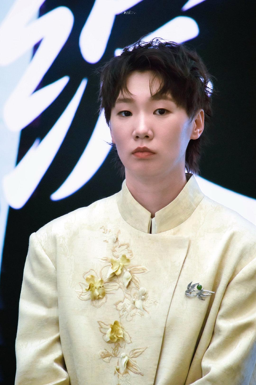 #王曼昱#鬼马女孩[吐舌头眯眼睛笑]​
