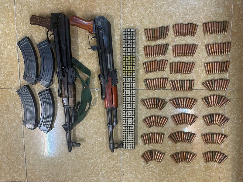 越南犯罪团伙被警方缴获的AK和弹药