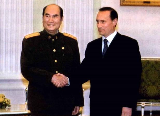 1999年，张万年访问俄罗斯，第一次见到了普京，当时的普京还是俄罗斯联邦安全会议
