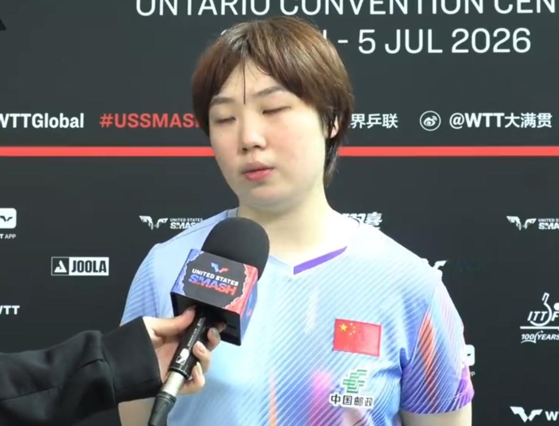 蒯曼3:0零封申裕斌后，赛后采访，WTT记者居然问：如何调整战术，应对佐藤瞳？