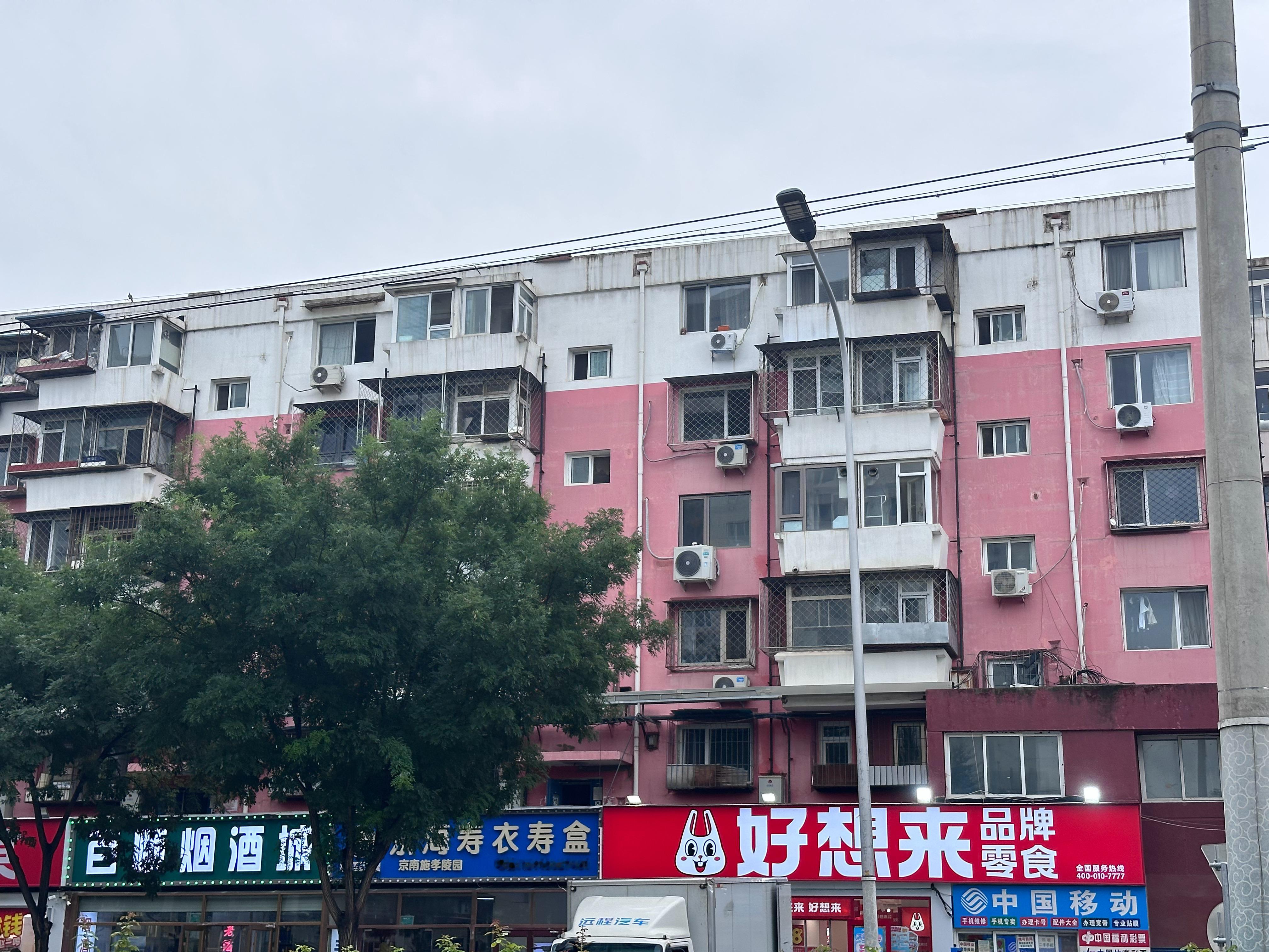 我和我好基友是一起买房的，我一直劝他和我一起买北边的新房，那边有互联网和科技的产