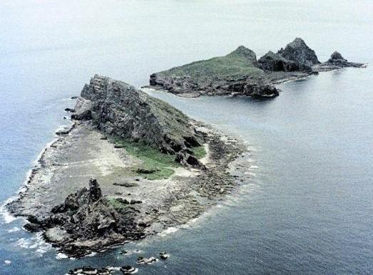 历史多么相似，三一年日本挑衅中国，中国军队虽然开始也有军事演习威慑，但是最后退让