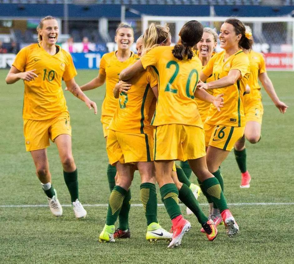 太暖心！澳大利亚为5名伊朗女足球员发放人道主义签证女足亚洲杯期间，伊朗女足