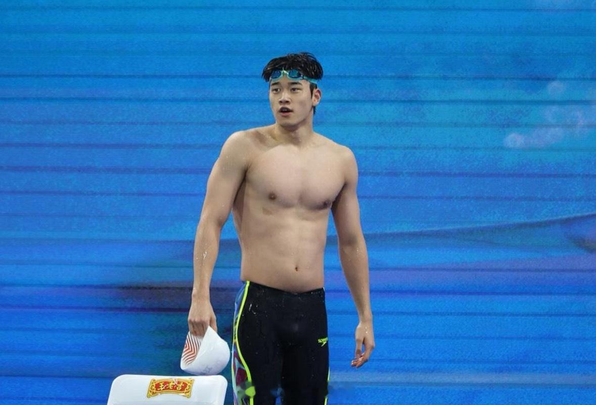 潘展乐的一句“一定要问这么深吗”，既是对媒体行业的鞭策，也是对公众意识的唤醒。理