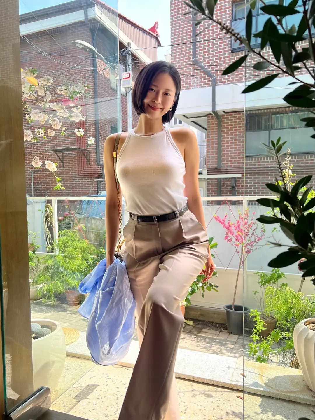 分享照片 美女随拍 短发 身材 收藏