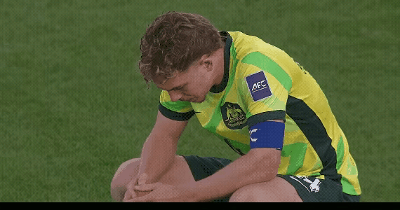 澳大利亚队被中国队打哭了，澳大利亚队员终于低下了高贵的头颅，澳大利亚媒体赛前太嚣