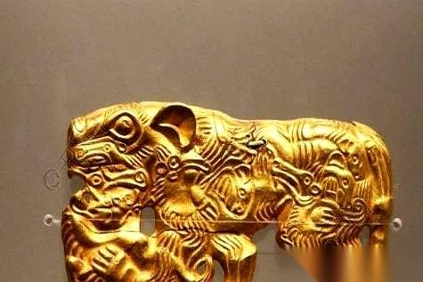 1988年，内蒙古一个叫辛民山的农民，在地里跟婆娘吵翻了。他气得满脸通红，随手