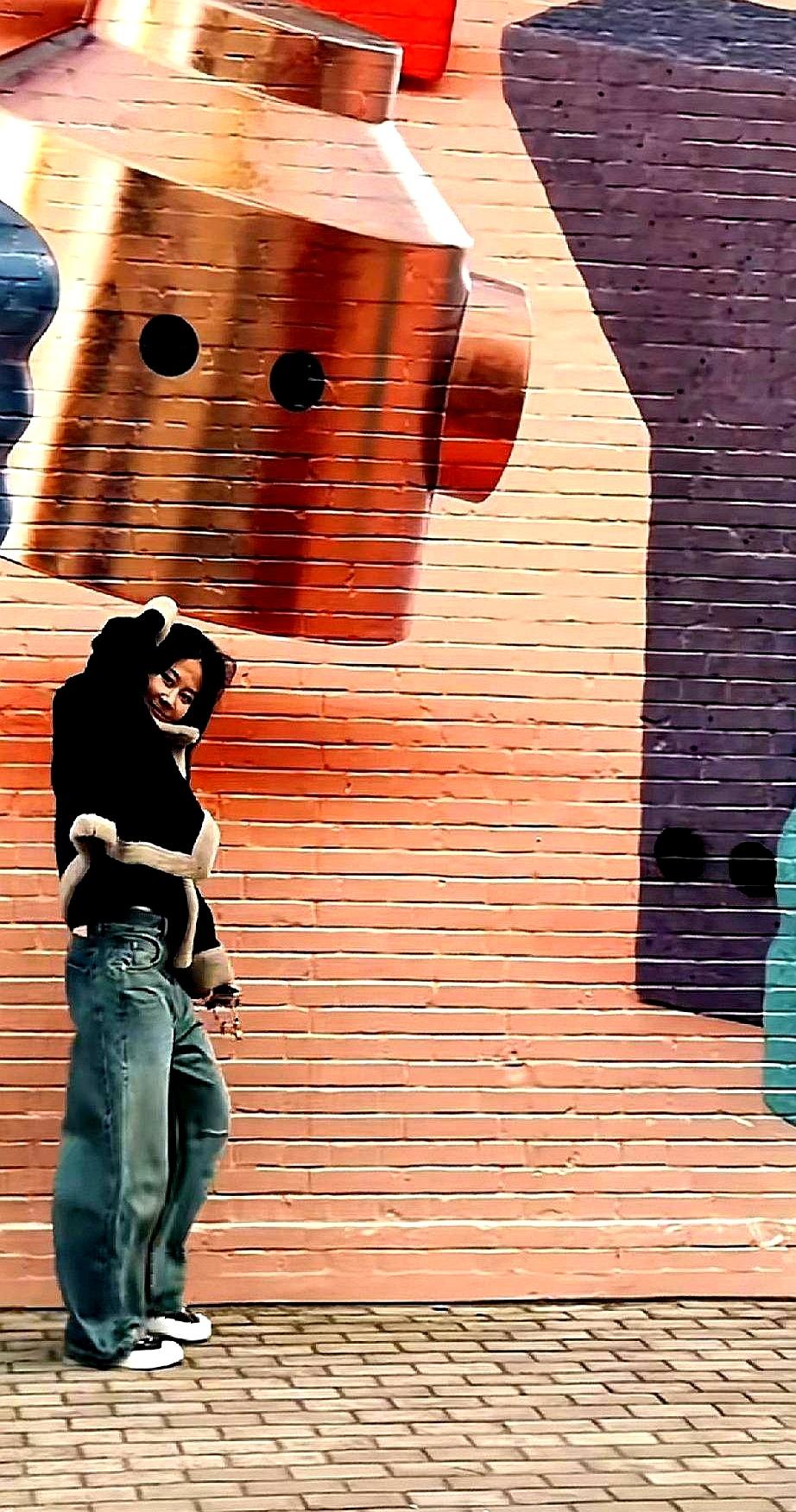 看到陈幸同那九个字，我差点在办公室拍桌子叫好。周启豪那边还在那儿嘀咕“身不由己