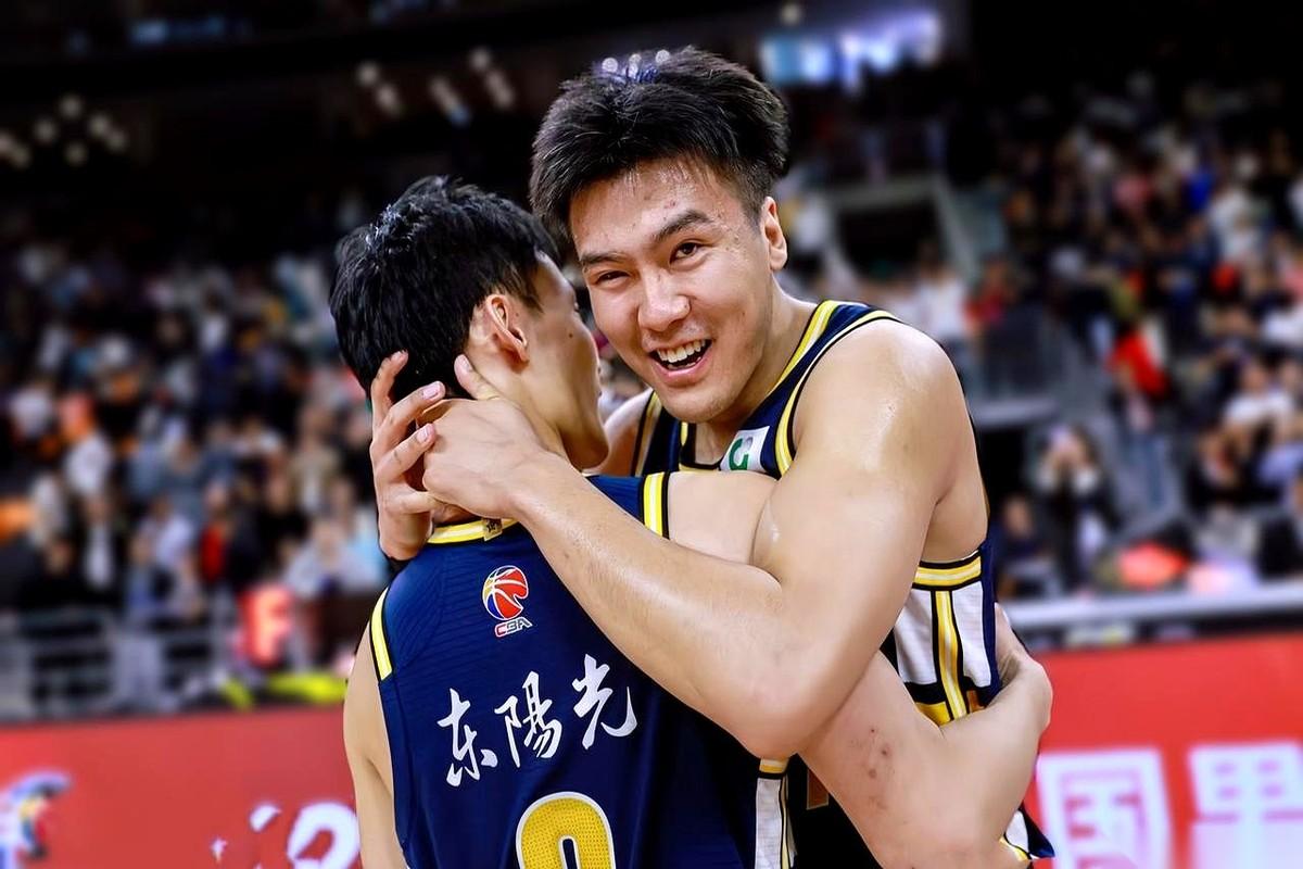 “再没人要我，可能真要去打野球了。”这话从一个CBA职业球员嘴里说出来，你品品