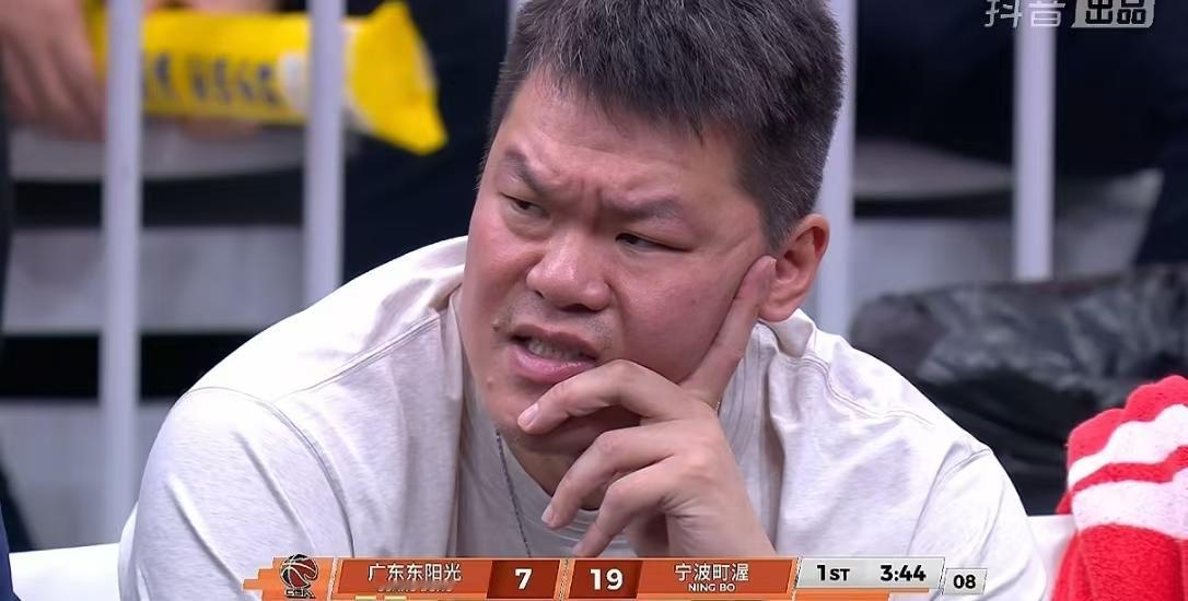 深度解析朱芳雨为什么那么重视对阵宁波队的比赛！平时只要广东比赛朱芳雨不管场上