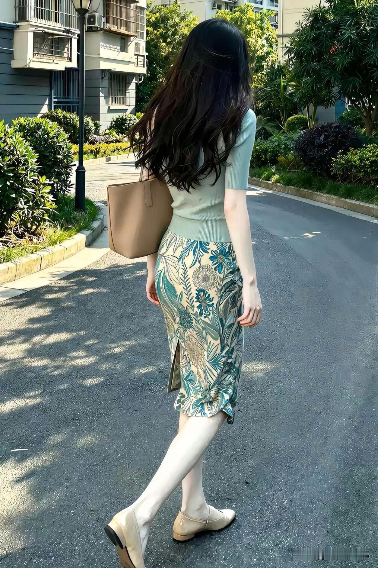 无论多大年龄，我看我老婆依然满心欢喜。20年前的夏天，我在荆州某银行柜台前