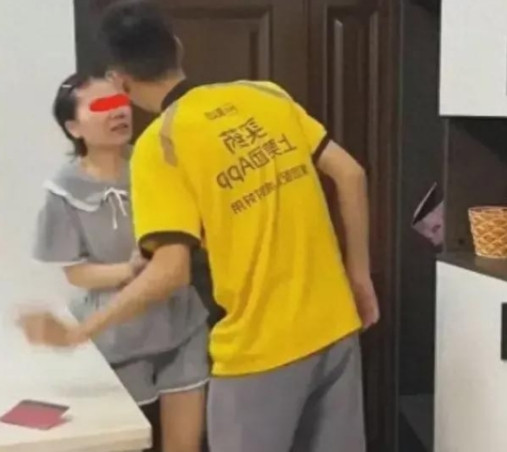 又一个扶弟魔！”河南，2023年，一男子跑外卖赚了30万元后，全部交给了妻子保管