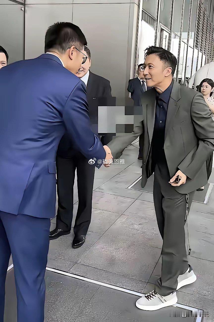 哪有什么冻龄这就是谢霆锋的真实模样是不是就是40多岁的样子​​​