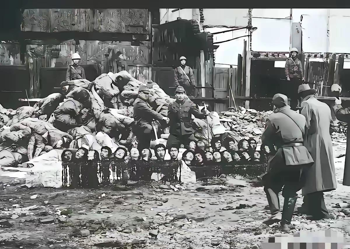 什么叫血海深仇？这就是！你让我们原谅日本人，那一排排摆列的冤魂，能答应吗？