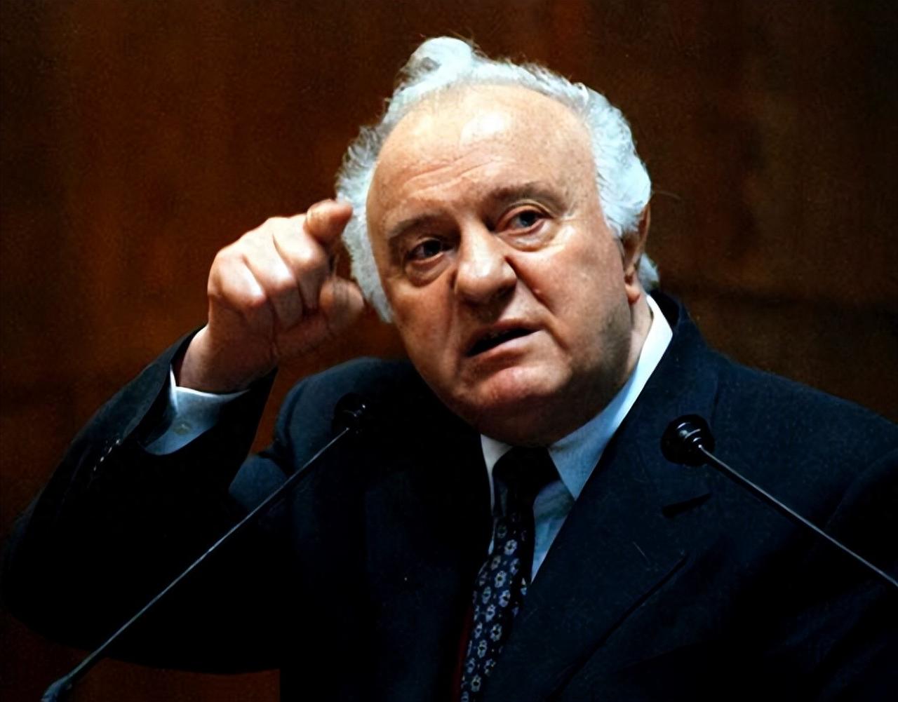 苏联解体前夕,为何谢瓦尔德纳泽辞掉外长职务,火速飞回格鲁吉亚1991年12月