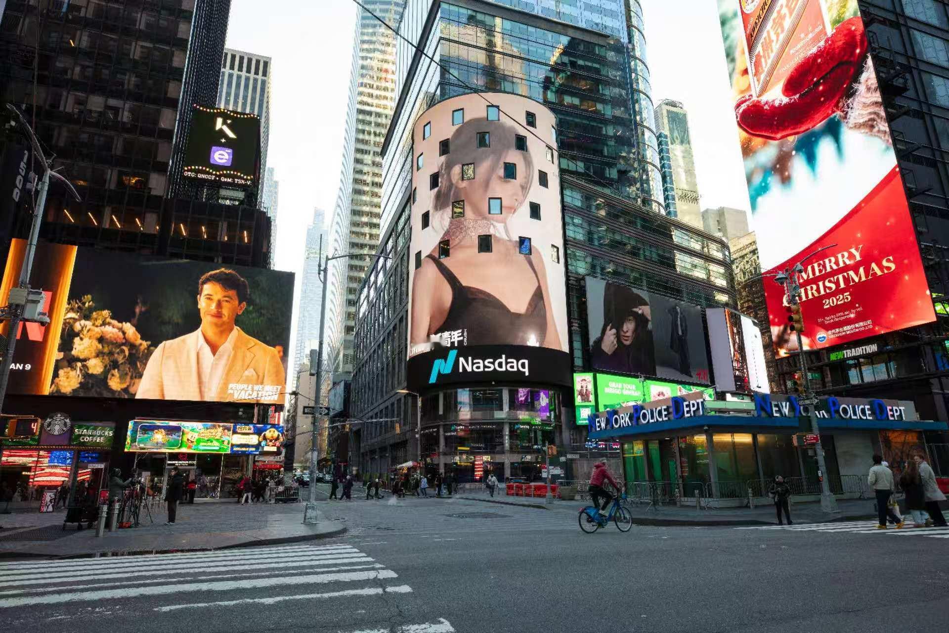 彭小苒登纽约时代广场大屏哇塞！彭小苒登上纽约时代广场大屏啦🎉眼神坚毅、气场