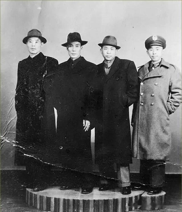 1932年，沈醉发现情报组里一个组员，老给日本人提供情报，他马上将此事报告戴笠。