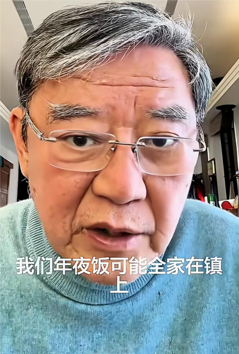 李立群打算年夜饭去镇上管子吃，因为年纪大了，孩子们又不太会做菜，做点菜只会做自己