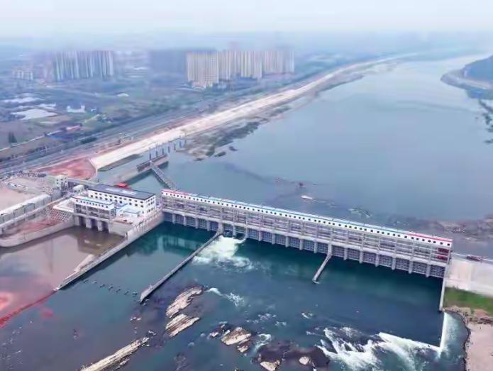 岷江航运梯级开发“首级工程”启动蓄水，不是小打小闹的试水，也不是简单的河道改造，