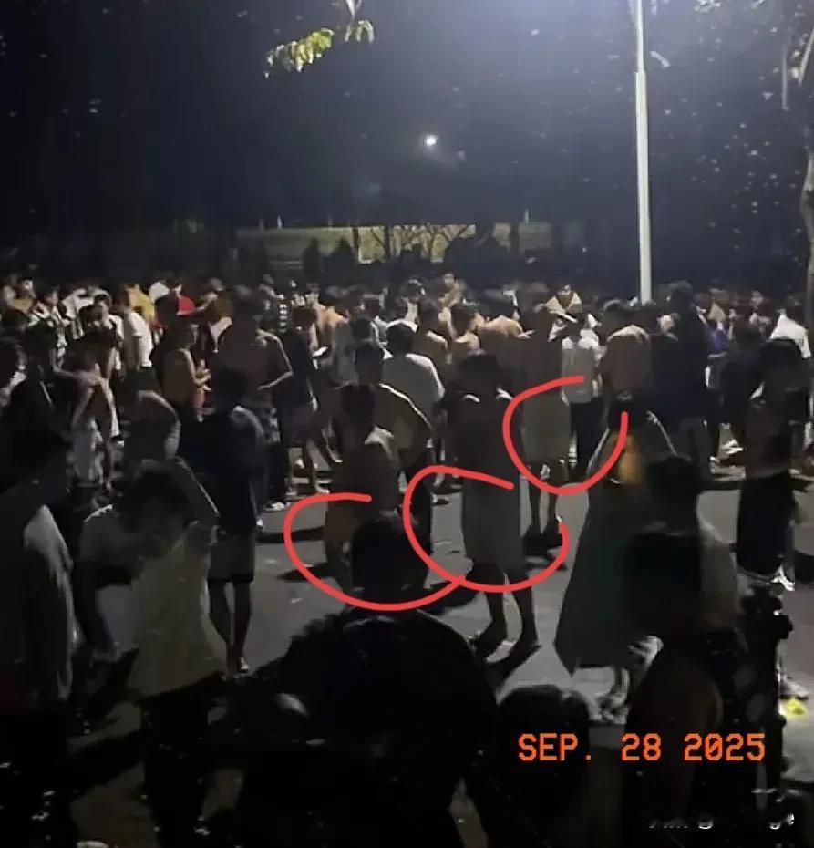 什么是地震逃生最该带？你以为是手机和钱？错得离谱甘肃震区的人用冻得发颤