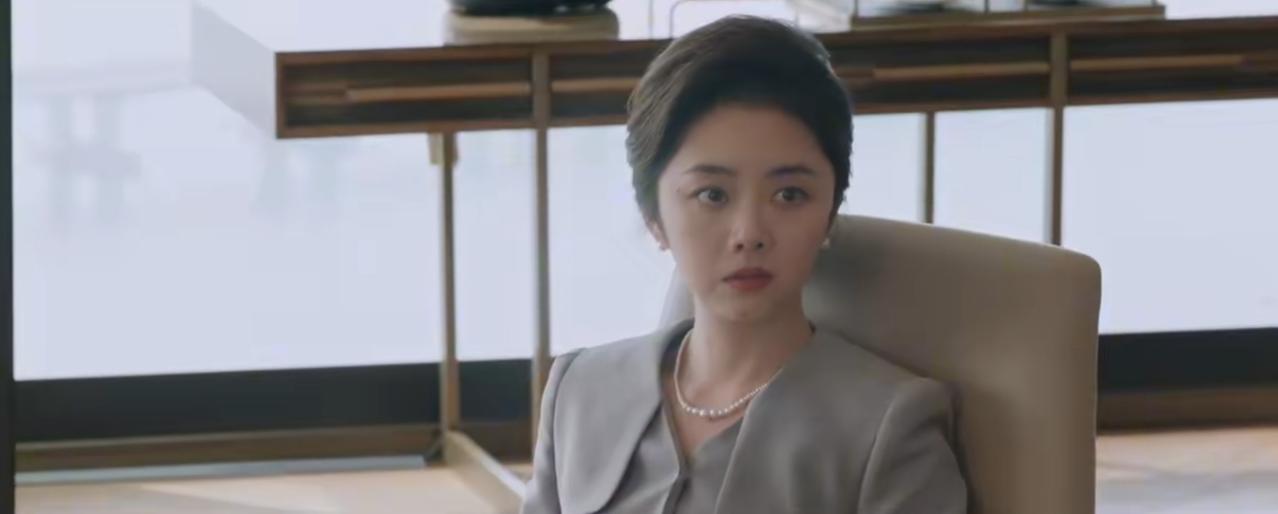 《我的山与海》李娟和方婉之怕郝倩倩出事两人急忙赶到她的住处去看个究竟的这一段，李