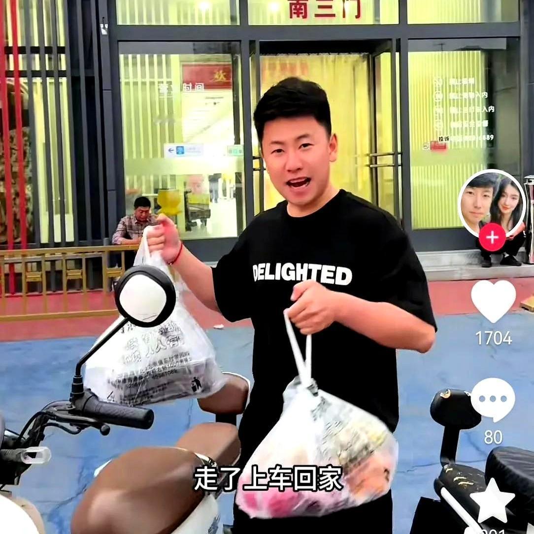 北漂网红球球孕期疯狂扫货新中式！宠妻狂魔瓢瓢：黑T恤穿到领子松，却为老婆衣柜塞满‘未来战袍’