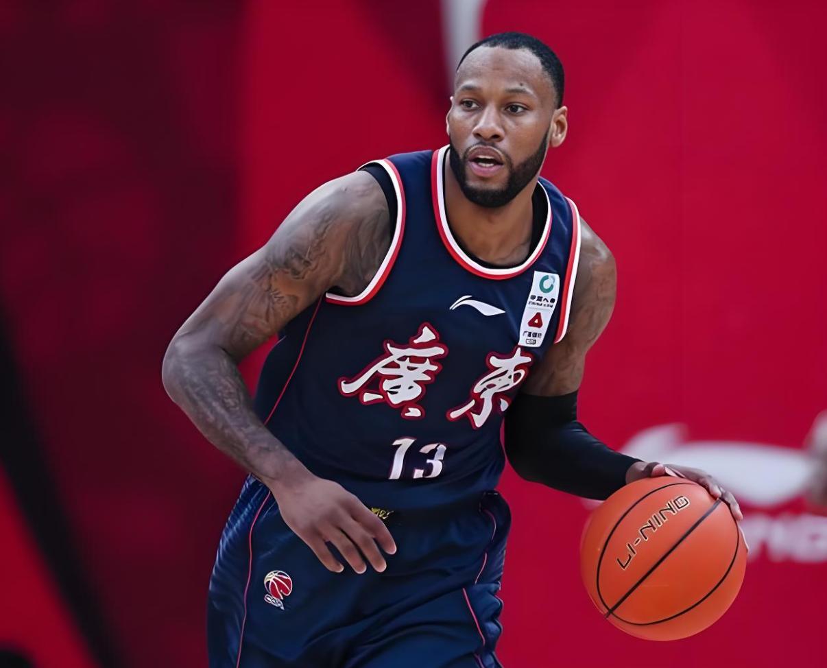 恭喜！广东队三连冠功勋球员，拿到了一份新合同广东队三连冠最大功勋球员威姆斯，虽