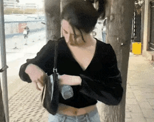 听美女说完，我暂时还不想去，可是没办法，我最终还是不得不去享受一次服务。