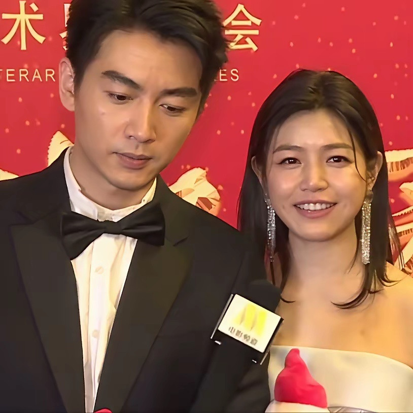 看到陈晓和陈妍希在一起时一脸疲惫和不开心，全程没有看陈妍希一眼，突然现在有点相信