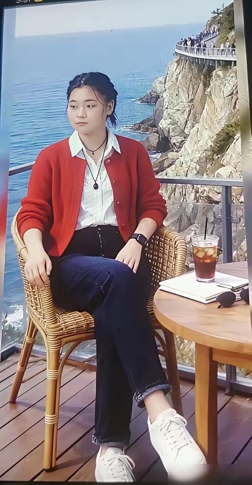 全红婵19岁生日，收到最多的是“长胖了”的审判。脚踝积液从8毫升降到2毫升，