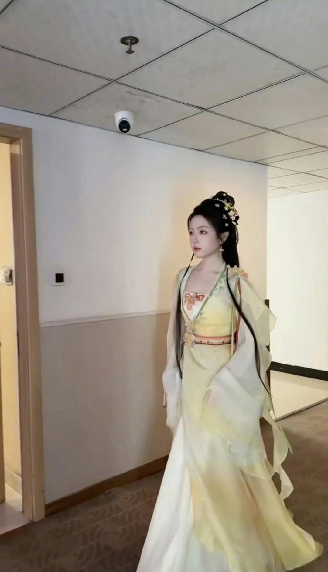 来蹲！千夜奇谭第一天出妆曝光李兰迪千云兮颜值在线，美到心动，期待正片[