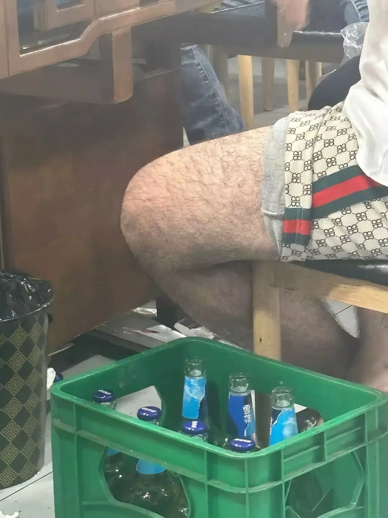 新来的同事，看看人家这腿。