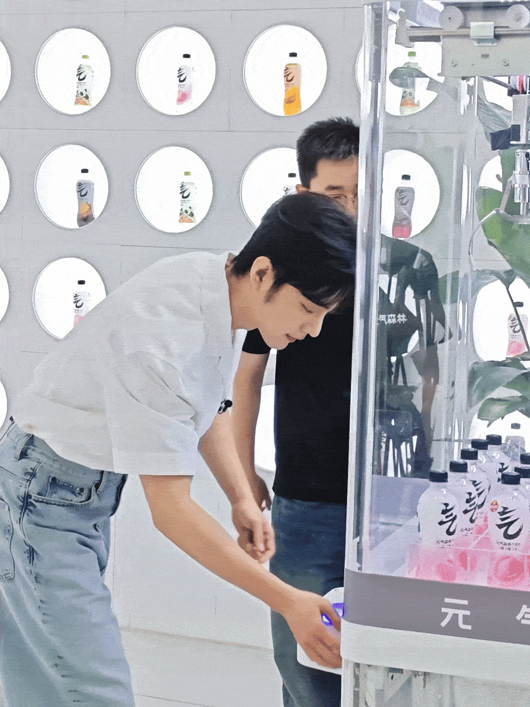 爱抓娃娃的肖战宝贝已经被狠狠萌晕[爱心][爱心]​​​