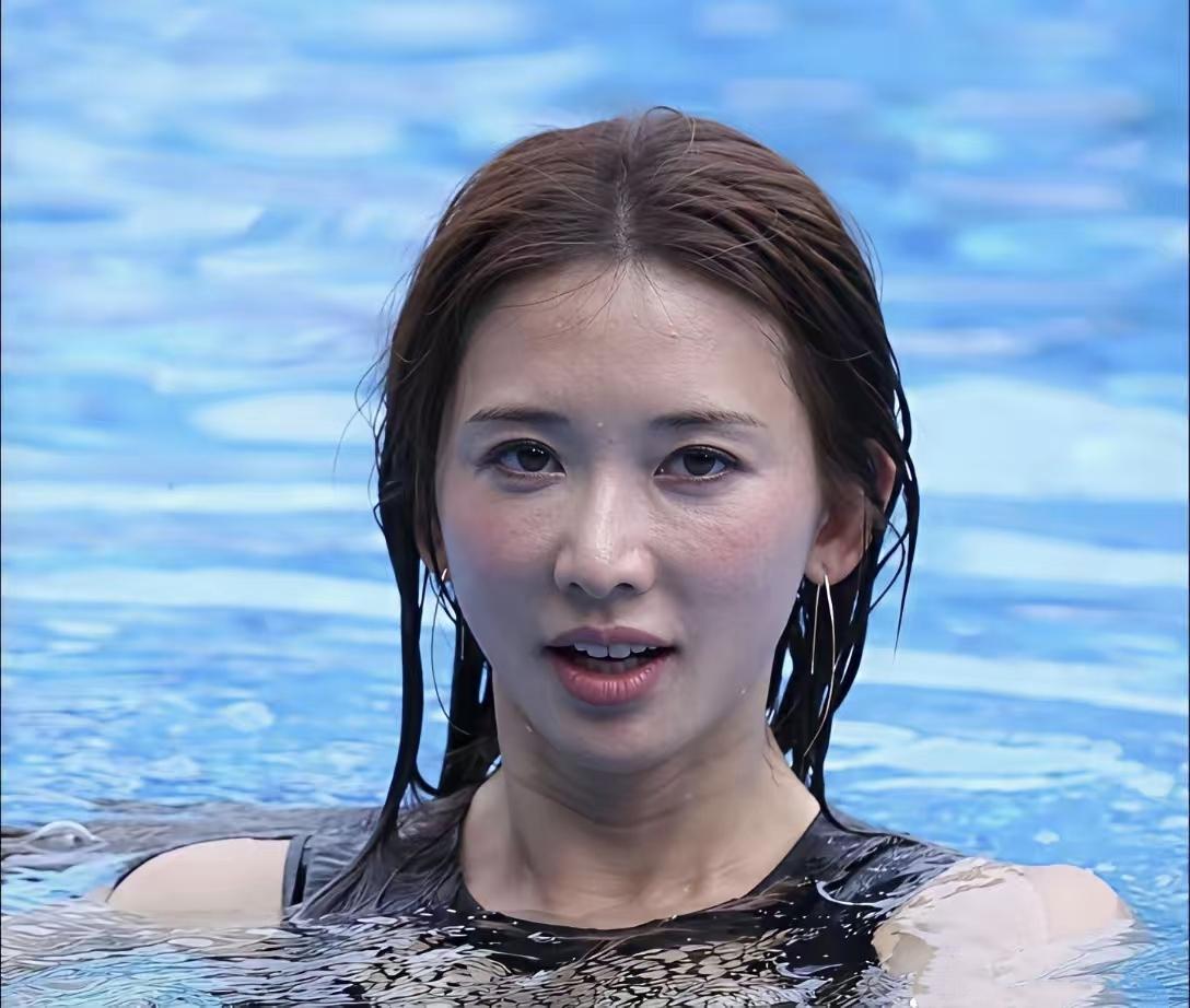 这才是50多岁林志玲最真实的样子！离开了美颜和化妆，林志玲脸上的皮肤纹理清晰